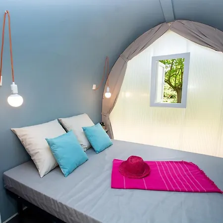 Kemp Camping Le Moulin Des Iscles